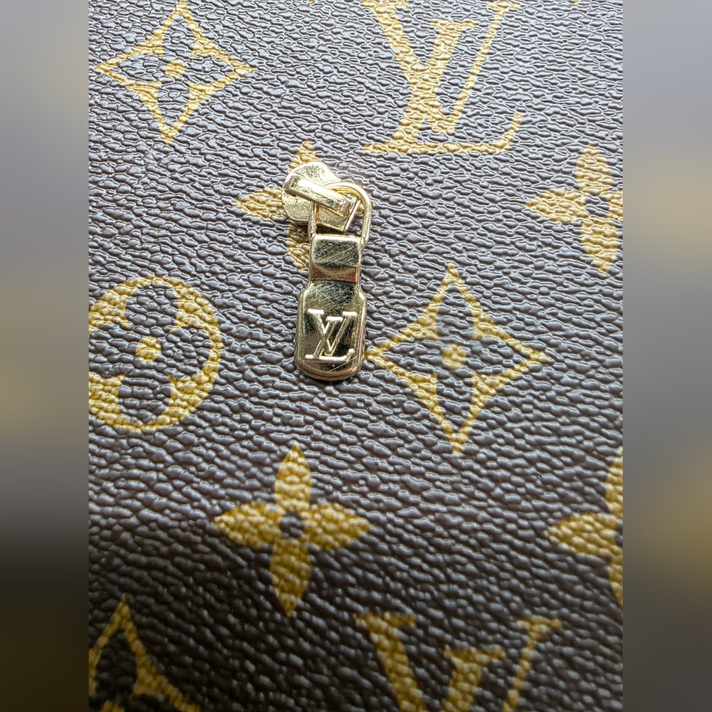 Louis Vuitton Gold Zipper Pull Hardware